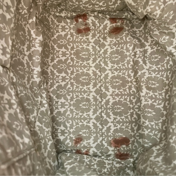 Hobo International large leather tote in salmon color. - Picture 12 of 16